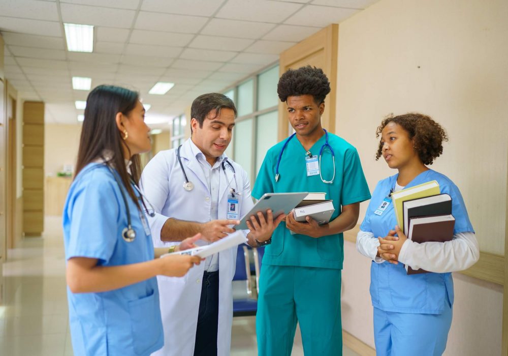 young-doctor-and-nurse-working-at-the-hospital-M4DLS4U